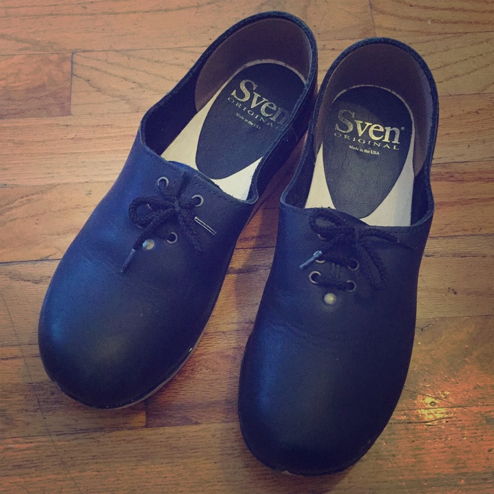 Sven closed back tie clogs. Euro size 40